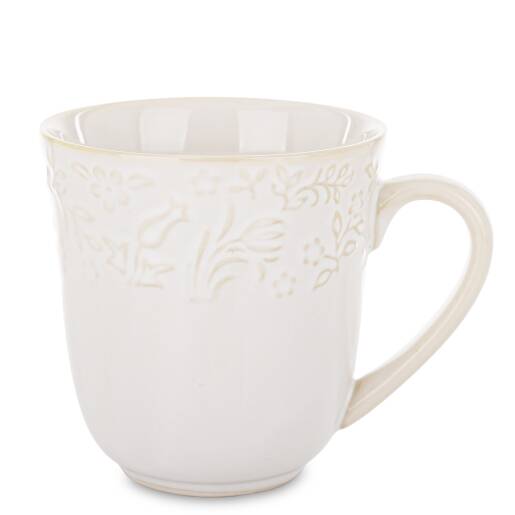 krémová porcelánová hrnček na čaj 400ml s uškou, zdobená reliéfnym kvetinovým vzorom na bielom pozadí.