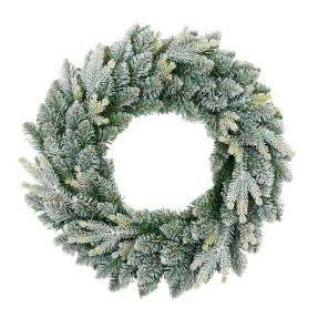 Zasnežený zeleno-biely vianočný veniec Aura Frost z umelého ihličia, priemer 45 cm, na bielom pozadí.