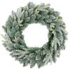 Zasnežený zeleno-biely vianočný veniec Aura Frost z umelého ihličia, priemer 55 cm, na bielom pozadí.